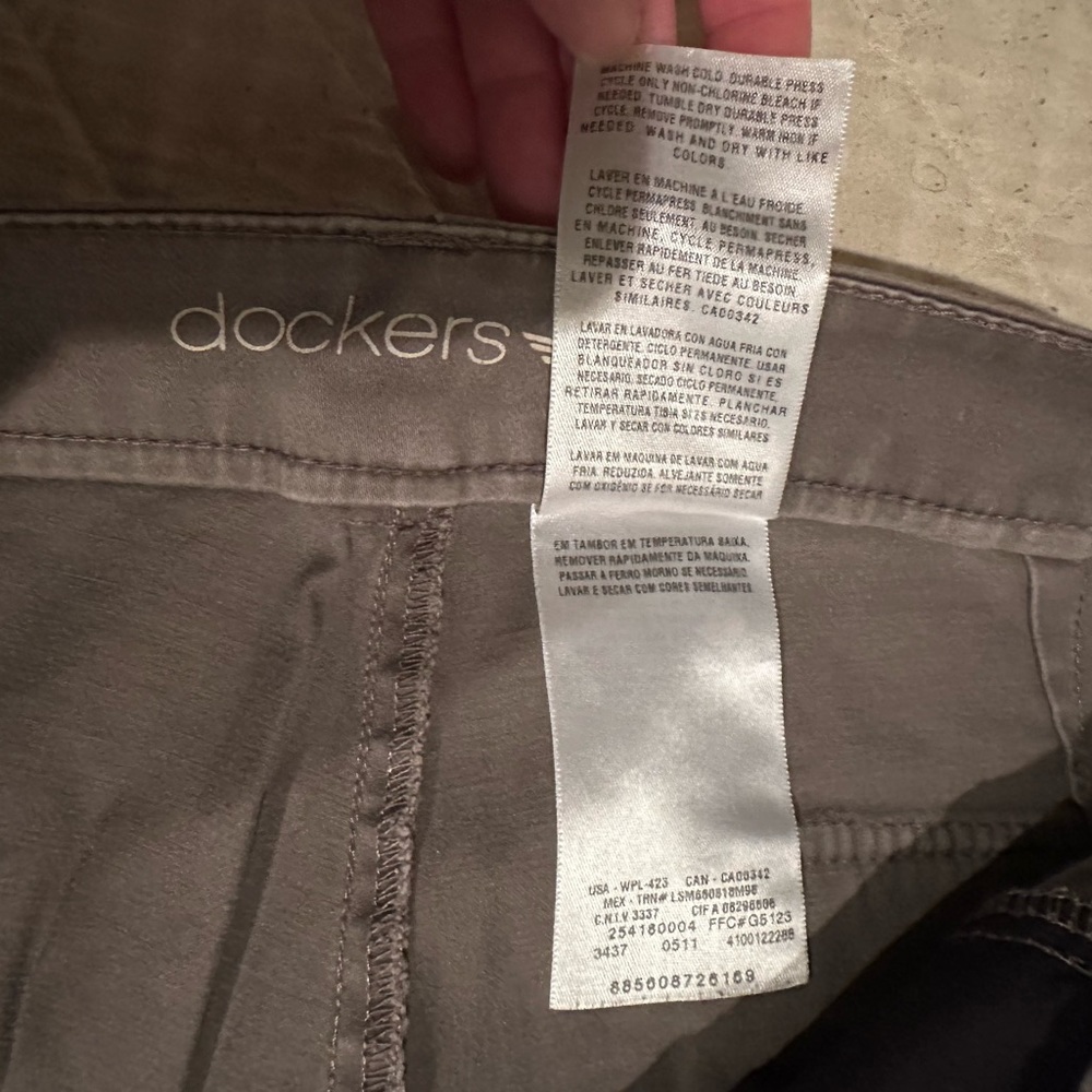 Women’s Dockers gray khaki- Hello Smooth- Size- 8M- straight leg!Great condition - Picture 7 of 11